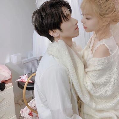 特好看氛围感十足的好看情头 纯欲双人好看情侣头像真人可爱