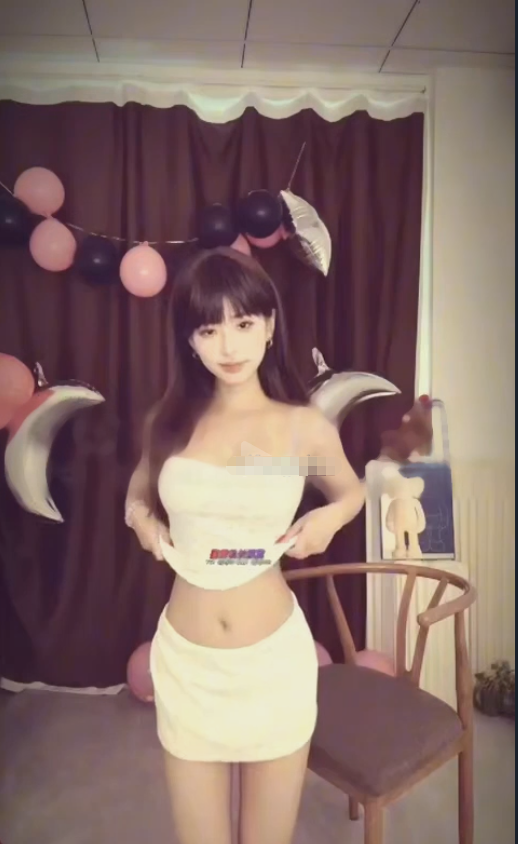 【老湿机】抖音 #面包超人  巨乳美女-第2张插图