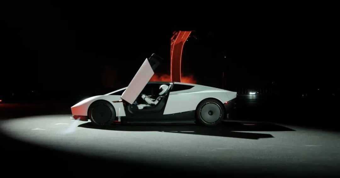 特斯拉演示新一代Roadster：倒挂行驶、短暂飞行，零百加速不到1秒
